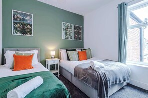 3 habitaciones, escritorio, tabla de planchar con plancha y wifi 