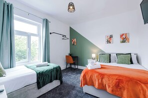 3 slaapkamers, een bureau, een strijkplank/strijkijzer, wifi