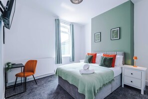 3 slaapkamers, een bureau, een strijkplank/strijkijzer, wifi