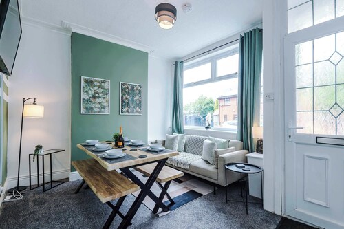 Spacious 3 Bed, Perfect for Group Stays!