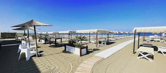 8-person apartment with pool on Tuscan farm near the sea and Bolgheri!