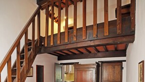 5 bedrooms, WiFi (free), bed sheets - 8-person apartment with pool on Tuscan farm near the sea and Bolgheri! (Castagneto Carducci)