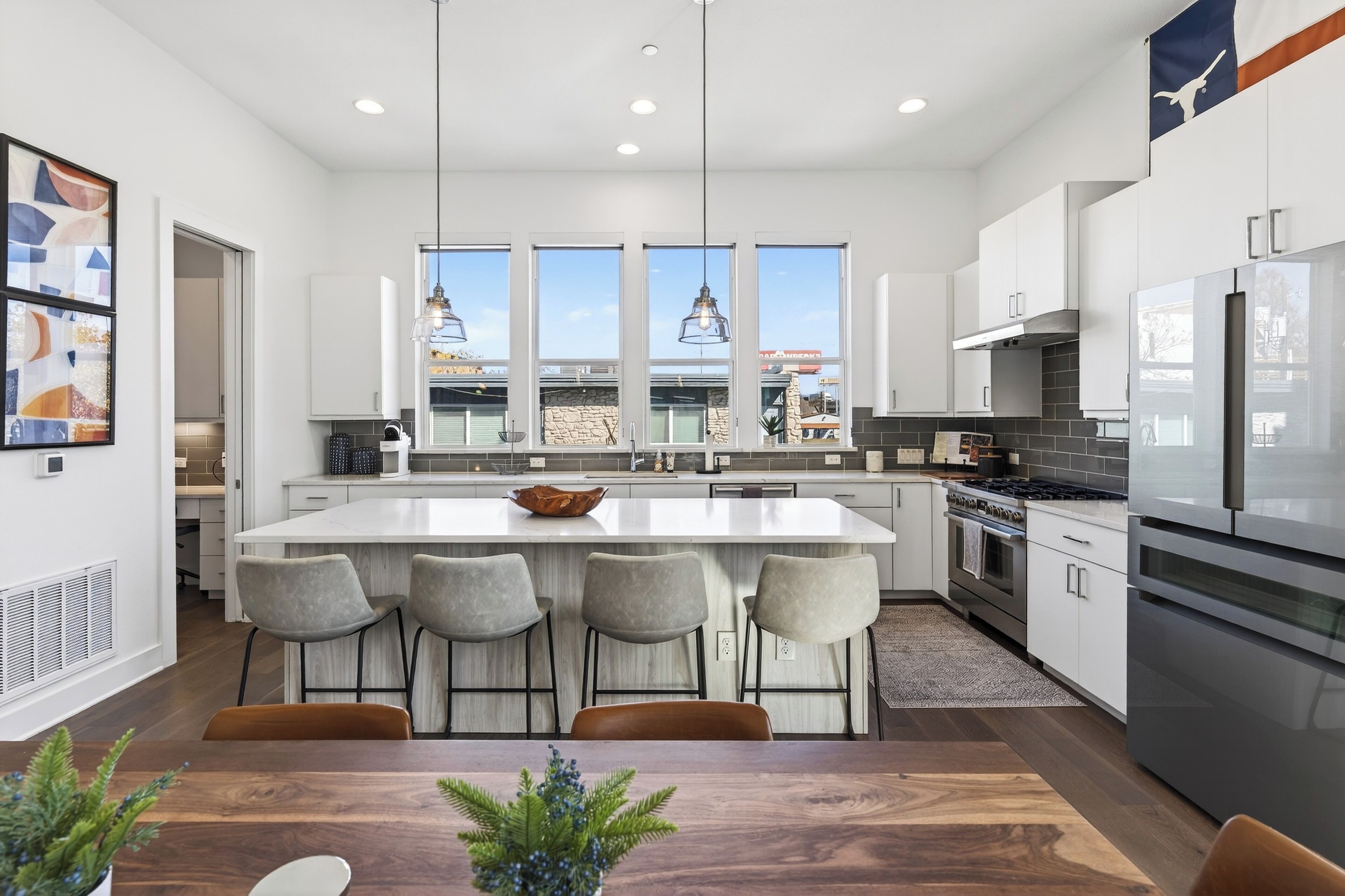 Fridge, oven, stovetop, dishwasher