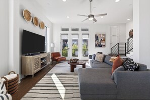 Smart TV - Central Austin Rooftop Home w/ Balcony Near UT & Downtown | Concordia Retreat (Austin)