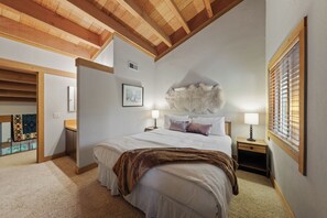 3 bedrooms, free WiFi, bed sheets - Cozy Northstar Cabin • Minutes to Skiing + Trails + Town | Alpine Bend (Truckee)