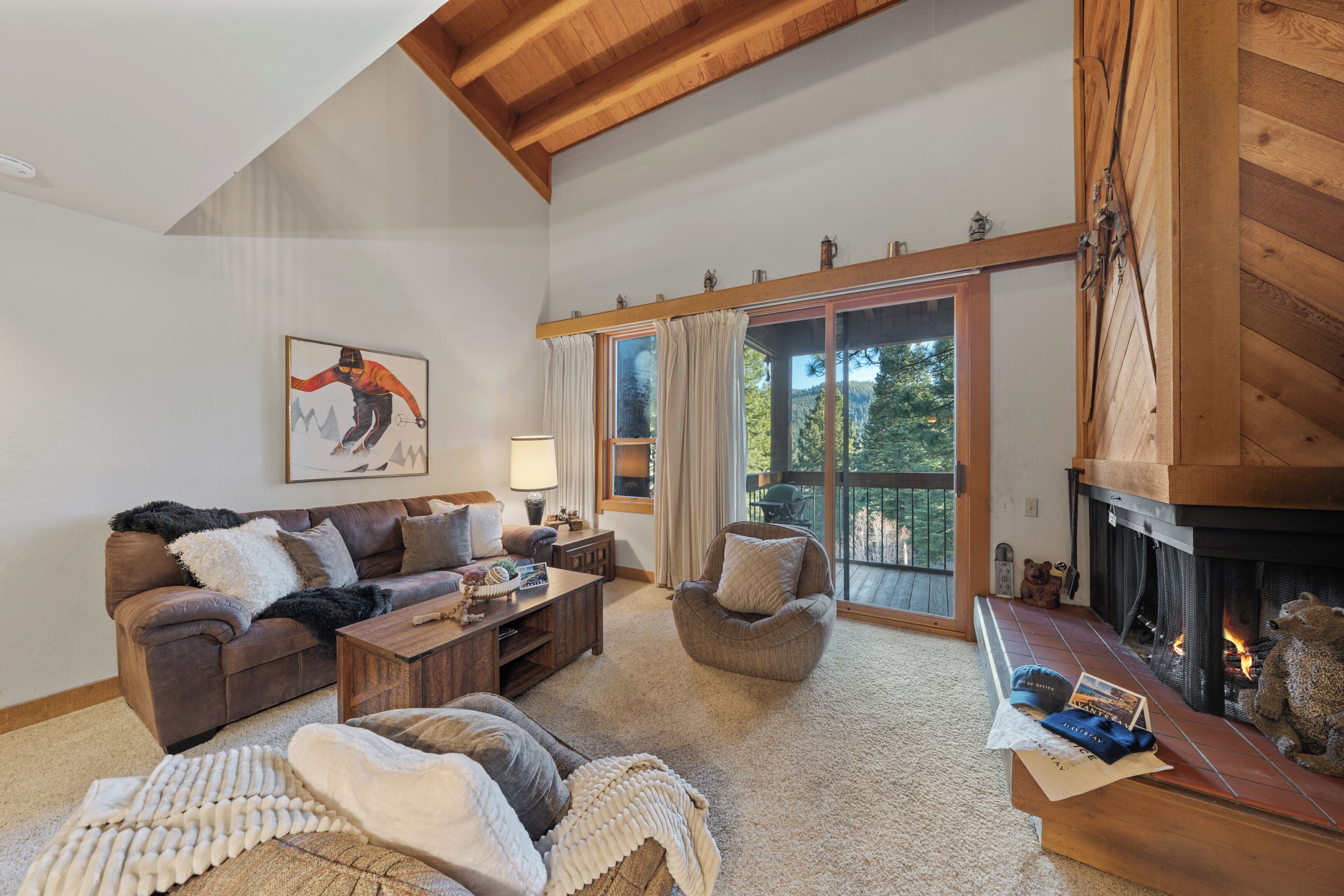 Una Smart TV, una chimenea