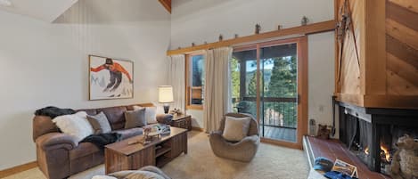 Una Smart TV, una chimenea