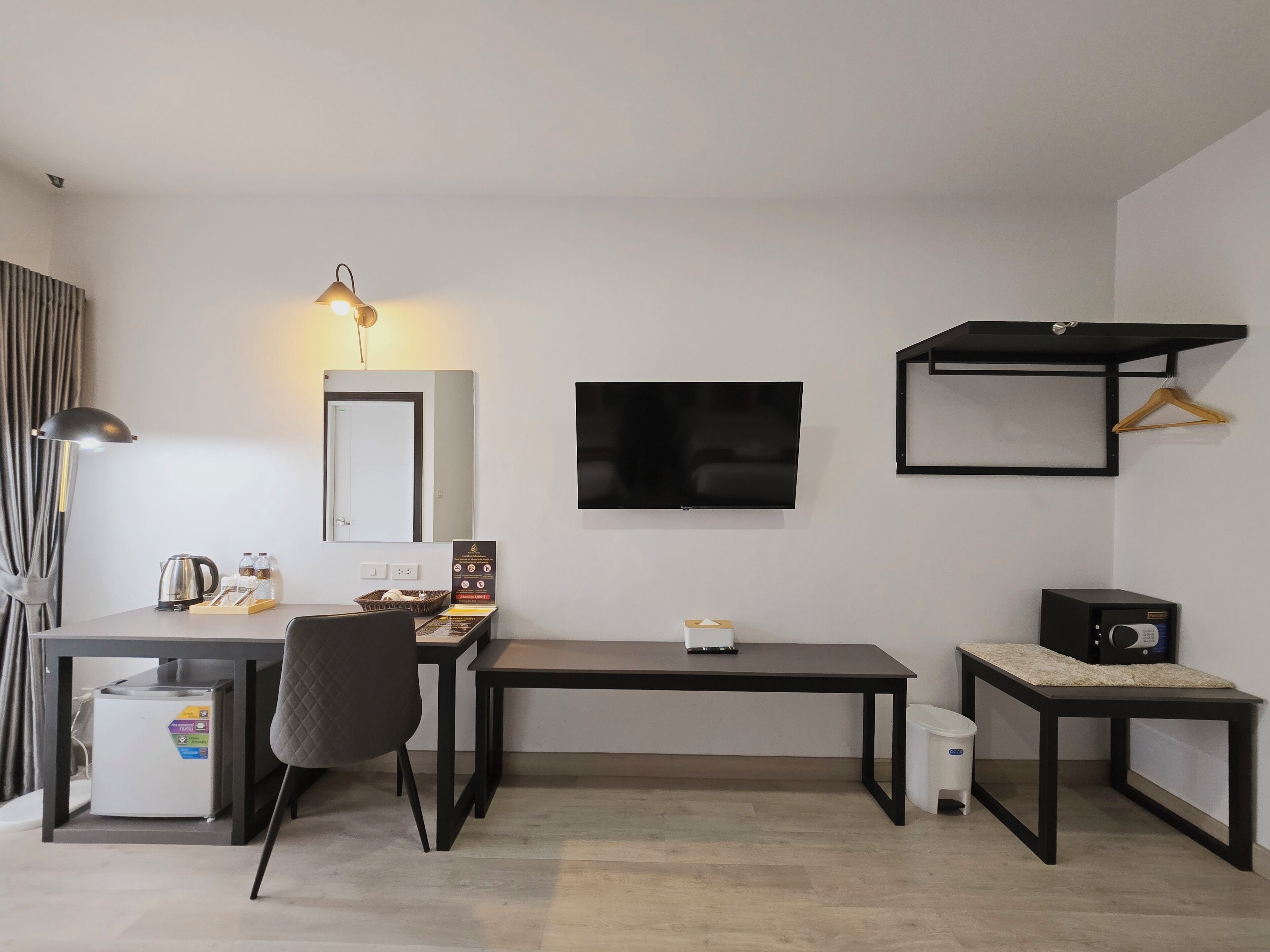 Deluxe Double Room, Balcony | In-room safe, desk, blackout drapes, soundproofing