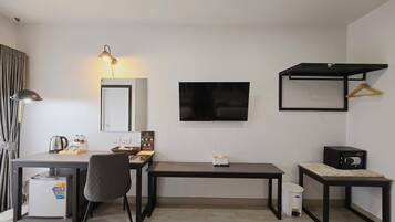 Deluxe Double Room, Balcony | In-room safe, desk, blackout drapes, soundproofing