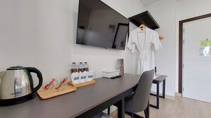 Grand Triple Room, Bathtub | Interior - Remas Hotel Hat Yai (Khuan Lang)