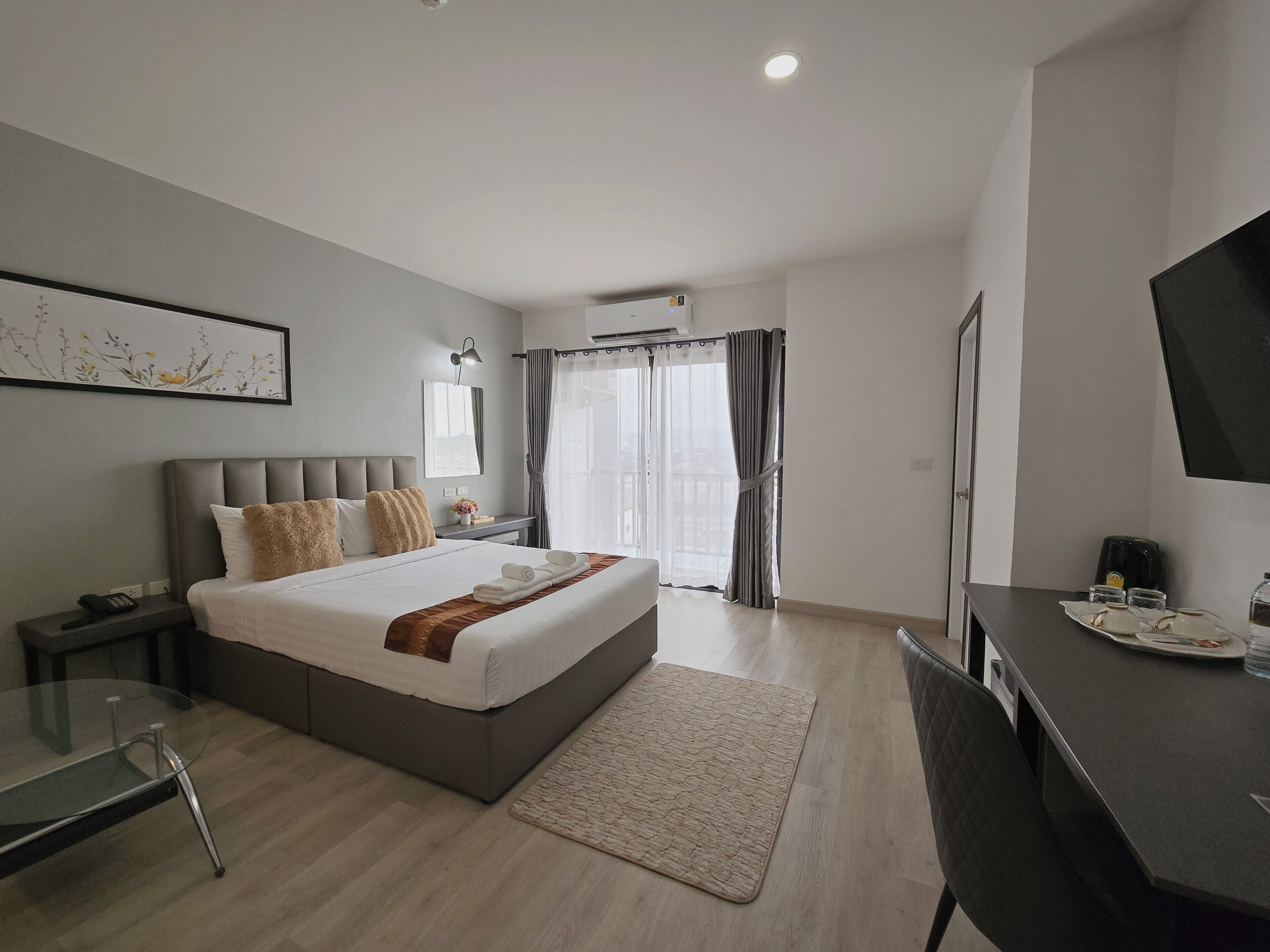 Exclusive Double Room, Bathtub, Mountain View | In-room safe, desk, blackout drapes, soundproofing