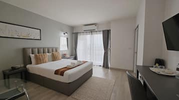 Exclusive Double Room, Bathtub, Mountain View | In-room safe, desk, blackout drapes, soundproofing
