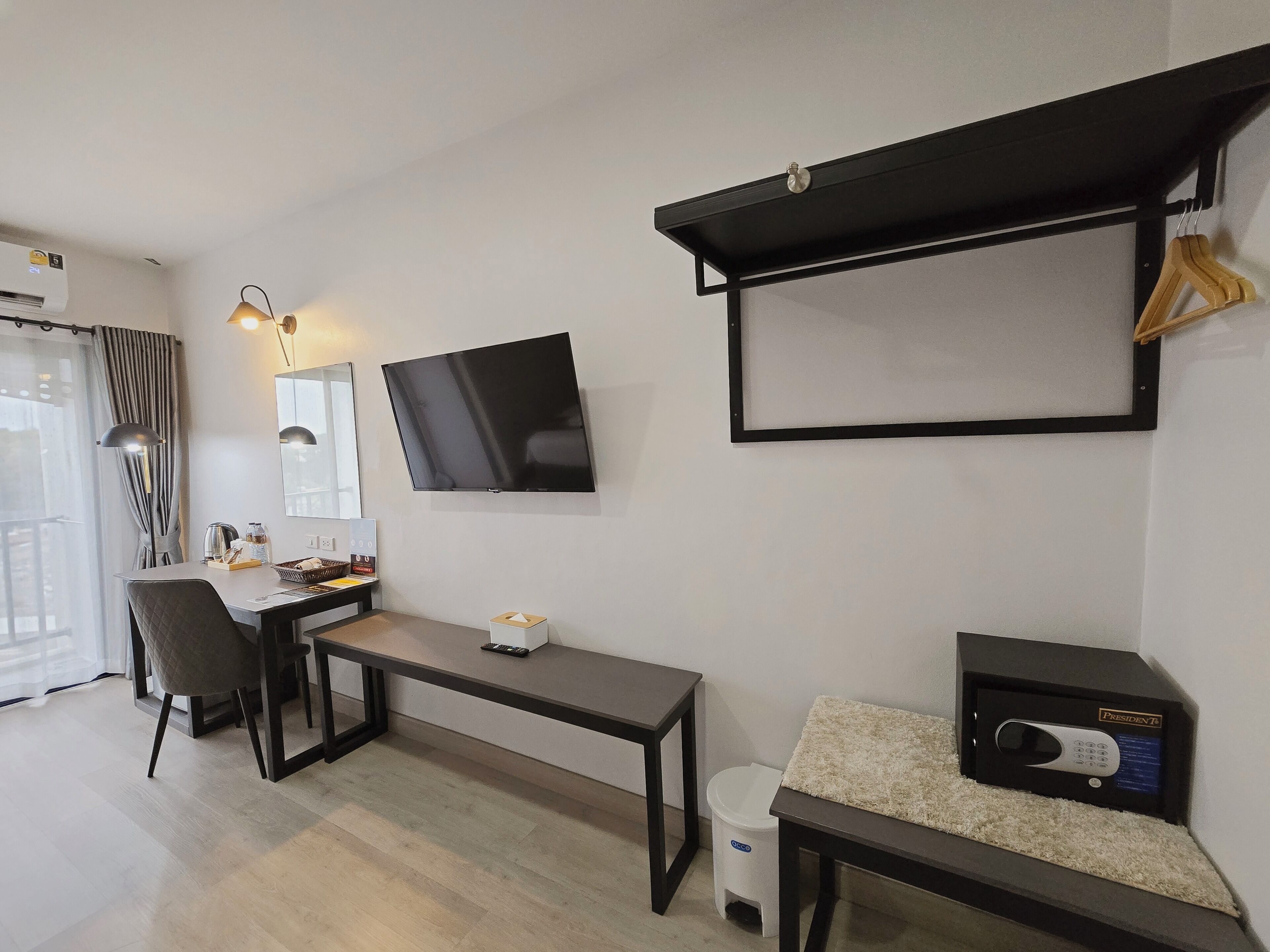 Deluxe Double Room, Balcony | In-room safe, desk, blackout drapes, soundproofing