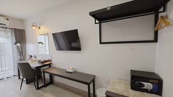 Deluxe Double Room, Balcony | In-room safe, desk, blackout drapes, soundproofing