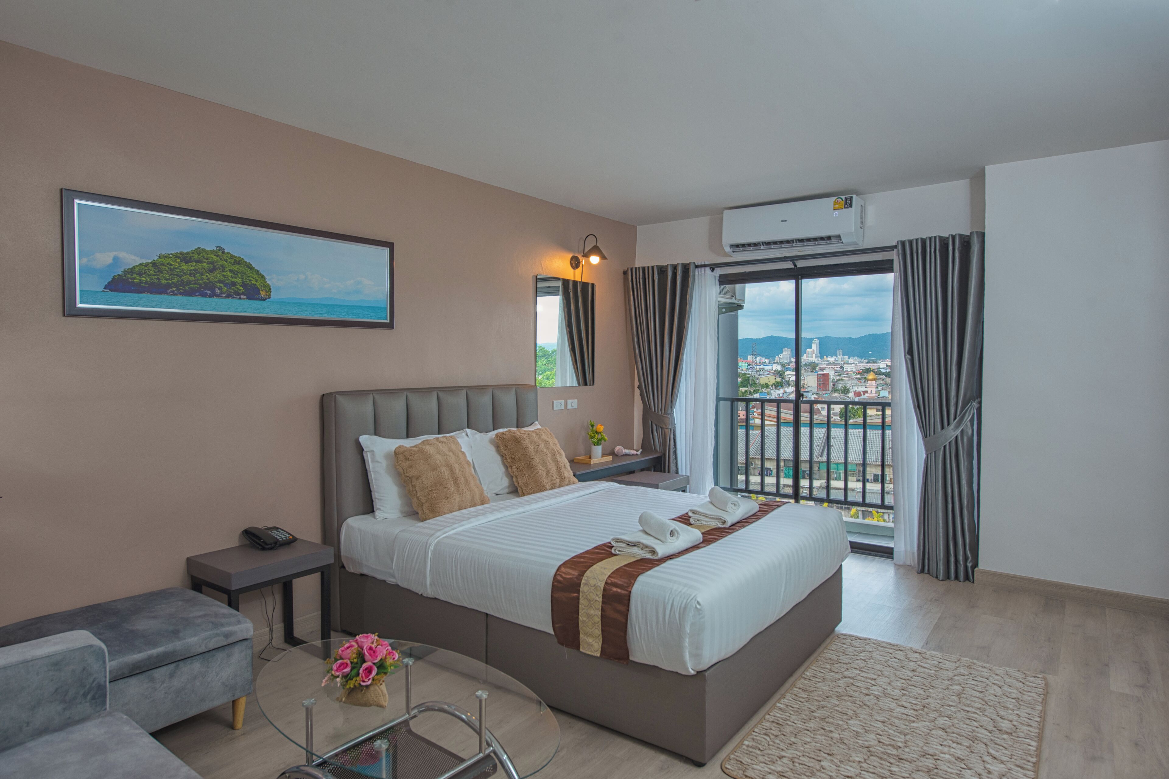 Dobbeltrom – exclusive, badekar, fjellutsikt | Safe på rommet, skrivebord, blendingsgardiner og lydisolert