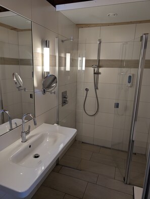 Ducha y secador de pelo