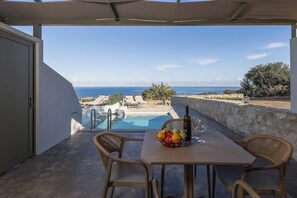 Outdoor dining - Sage Retreat (Rethymno)