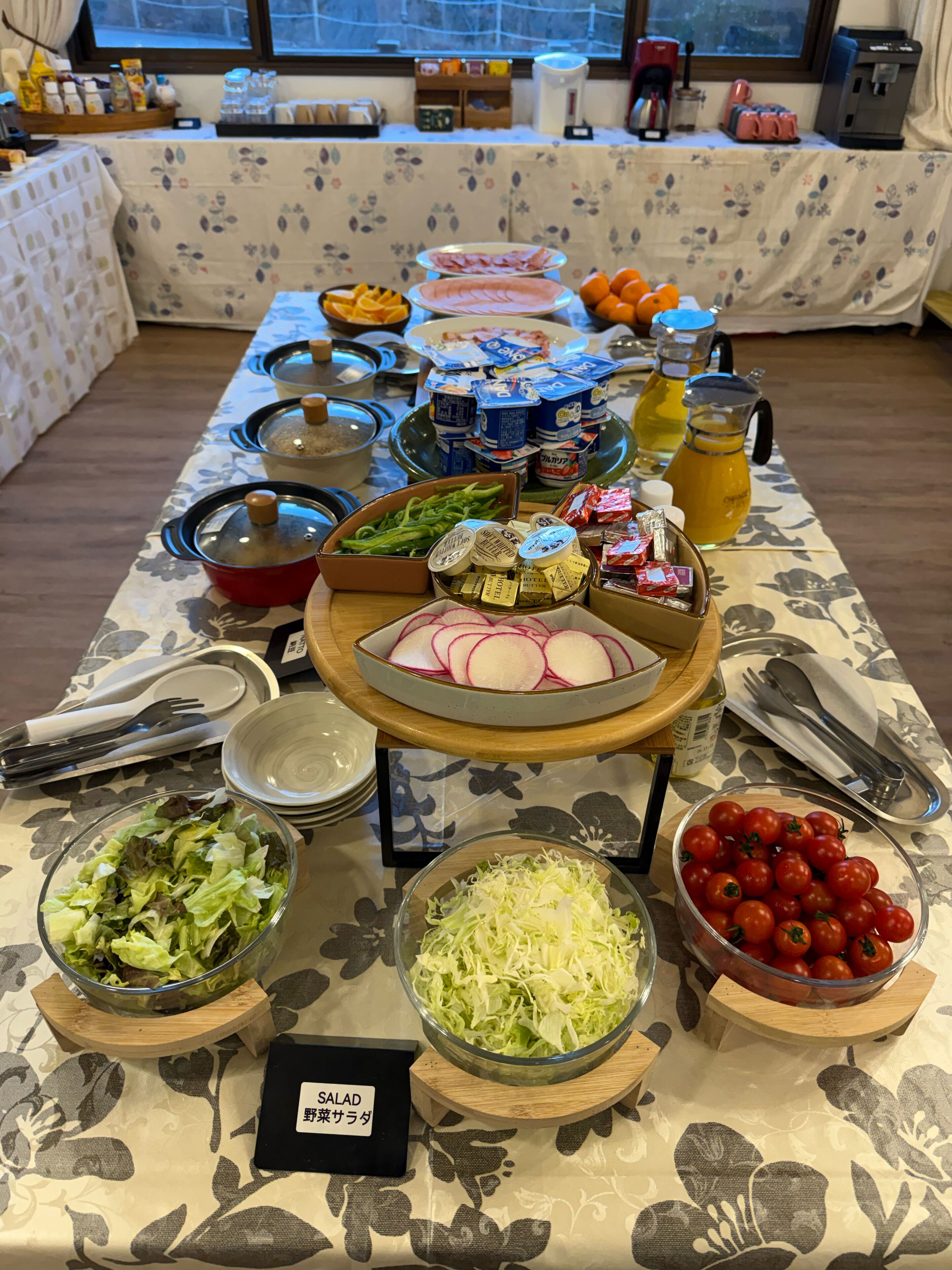 Daily buffet breakfast (JPY 2500 per person)