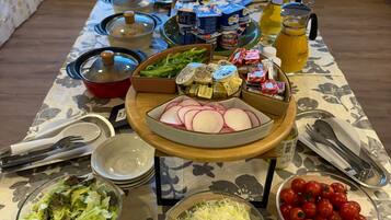 Daily buffet breakfast (JPY 2500 per person)