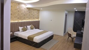 Standard Double Room, Non Smoking, City View | WiFi (free) - De Luxor (Bengaluru)