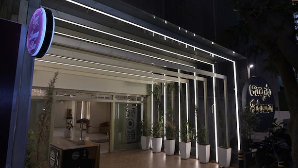 Exterior detail - De Luxor (Bengaluru)