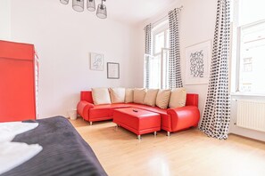 Basic Apartment | Living area - Long Stay 3BR Apartment Near Center (Wien)