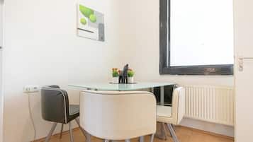 Basic Apartment | Dining