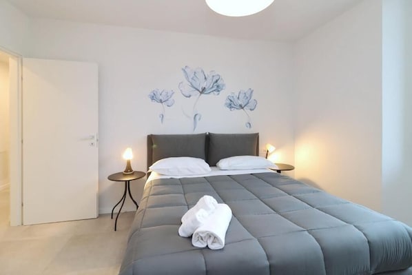 Iron/ironing board, WiFi, bed sheets