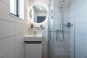 Apartment, 2 Bedrooms, Kitchen, City View | Bathroom - Thálassa 2-BR Apt. & Balcony in Larnaca (Larnaca)