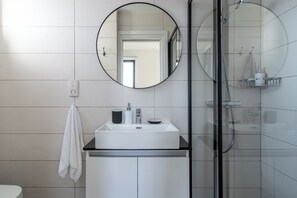 Apartment, 2 Bedrooms, Kitchen, City View | Bathroom - Thálassa 2-BR Apt. & Balcony in Larnaca (Larnaca)