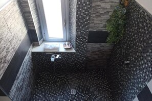 Shower, hair dryer, bidet, towels - Gabriel Penthouse - Comfort, near the cruise ship boarding area, Relax Near the sea (Civitavecchia)