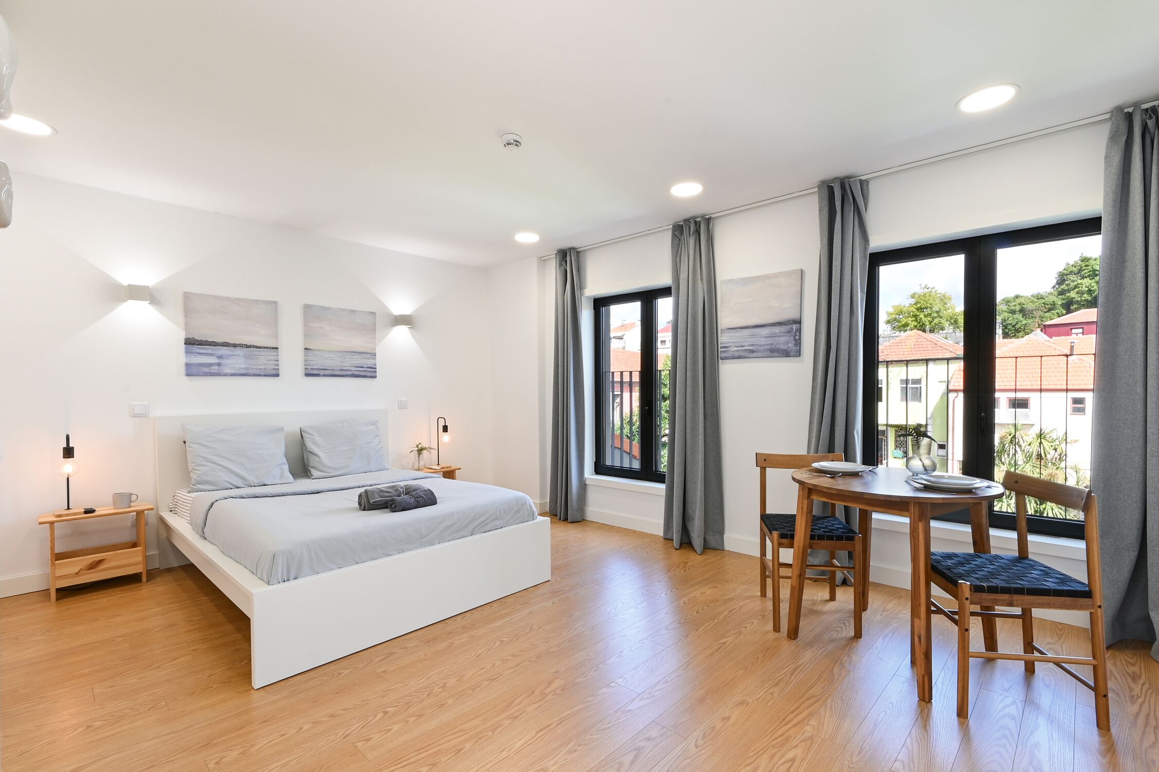 Comfort-Studio | Verdunkelungsvorhänge, Bügeleisen/Bügelbrett, Reisekinderbett