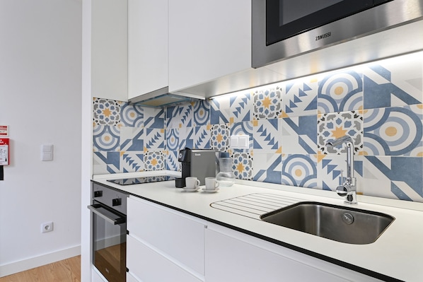 Basic-Maisonette | Eigene Küche | Mikrowelle, Ofen, Herdplatte, Geschirrspüler