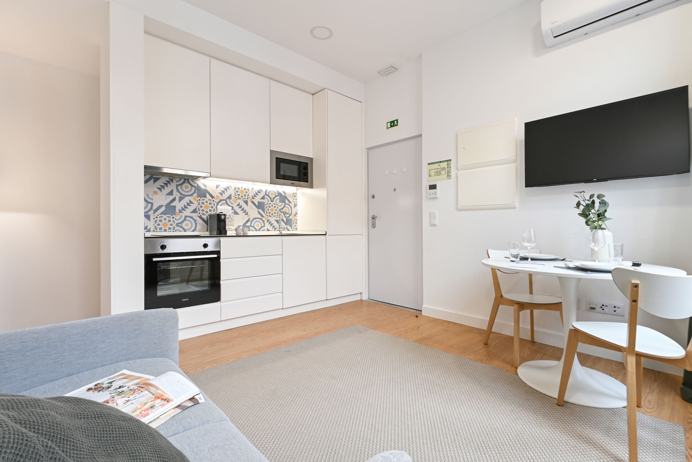 Dupleks Basic | Area keluarga | Smart TV 50-inci dengan saluran TV kabel