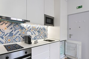 Basic-Maisonette | Eigene Küche | Mikrowelle, Ofen, Herdplatte, Geschirrspüler