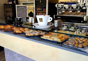 Free daily local cuisine breakfast  - Arena House (Genoa)