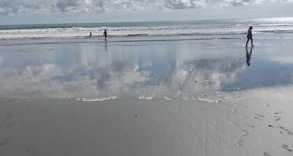Spacious 4-bedroom beach house in serene Playa Matapalo, Savegre de Quepos