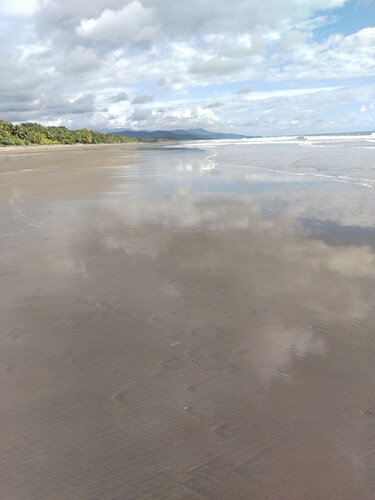 Spacious 4-bedroom beach house in serene Playa Matapalo, Savegre de Quepos