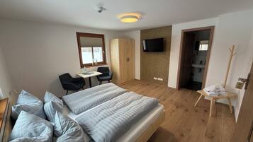 Caja de seguridad en la habitación, wifi gratis y ropa de cama