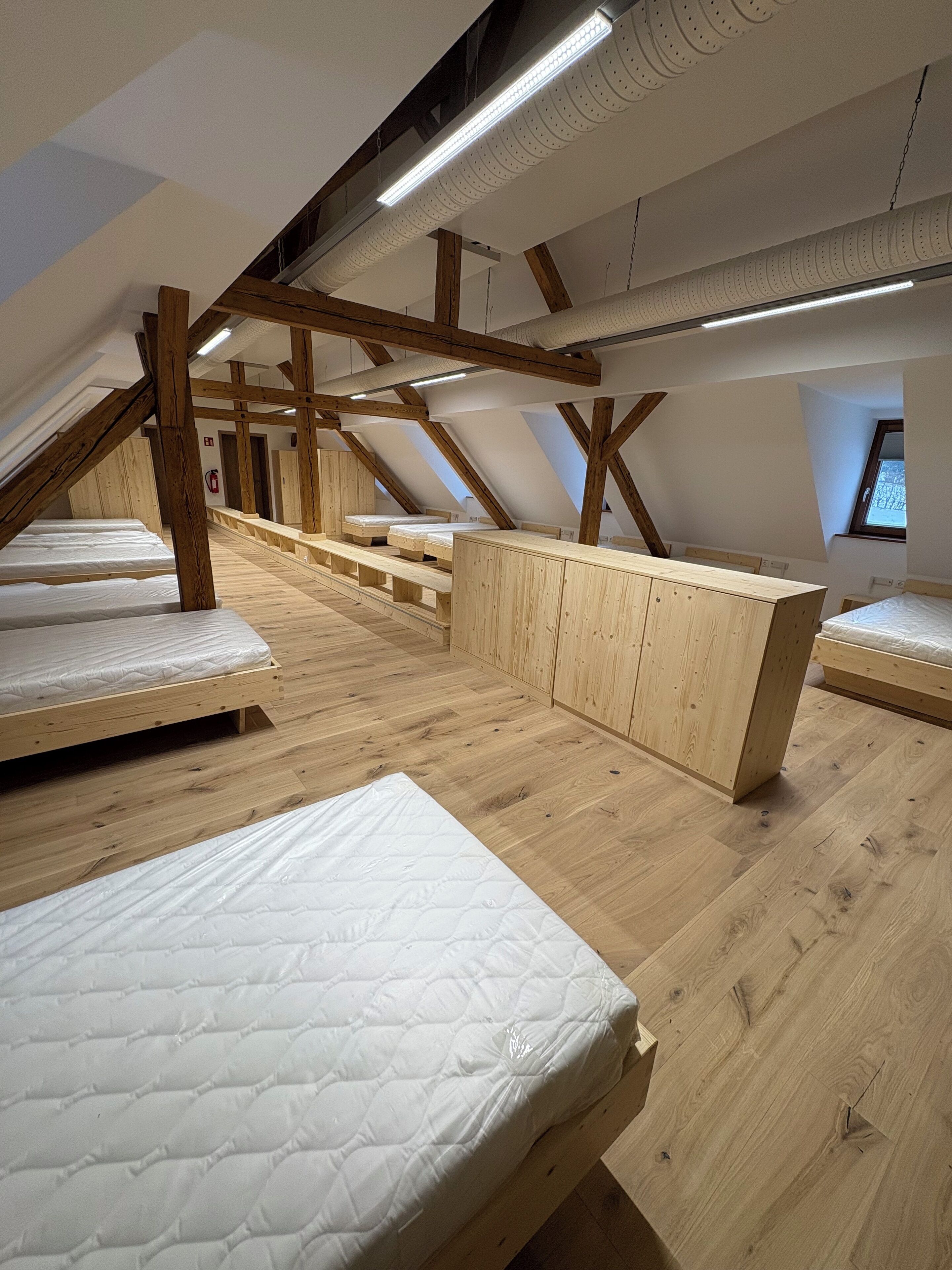 خزنة داخل الغرفة وواي فاي مجانًا وملاءات أسرّة