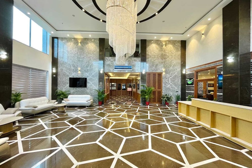 Le OVAL Hotel & Resorts