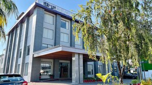 Exterior - Le OVAL Hotel & Resorts (Dehradun)