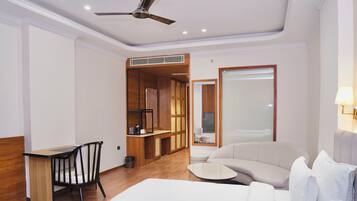 Deluxe Room | In-room safe, iron/ironing board, free WiFi