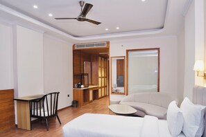 Deluxe Room | In-room safe, desk, laptop workspace, iron/ironing board - Le OVAL Hotel & Resorts (Dehradun)
