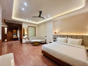 Executive Room - Le OVAL Hotel & Resorts (Dehradun)