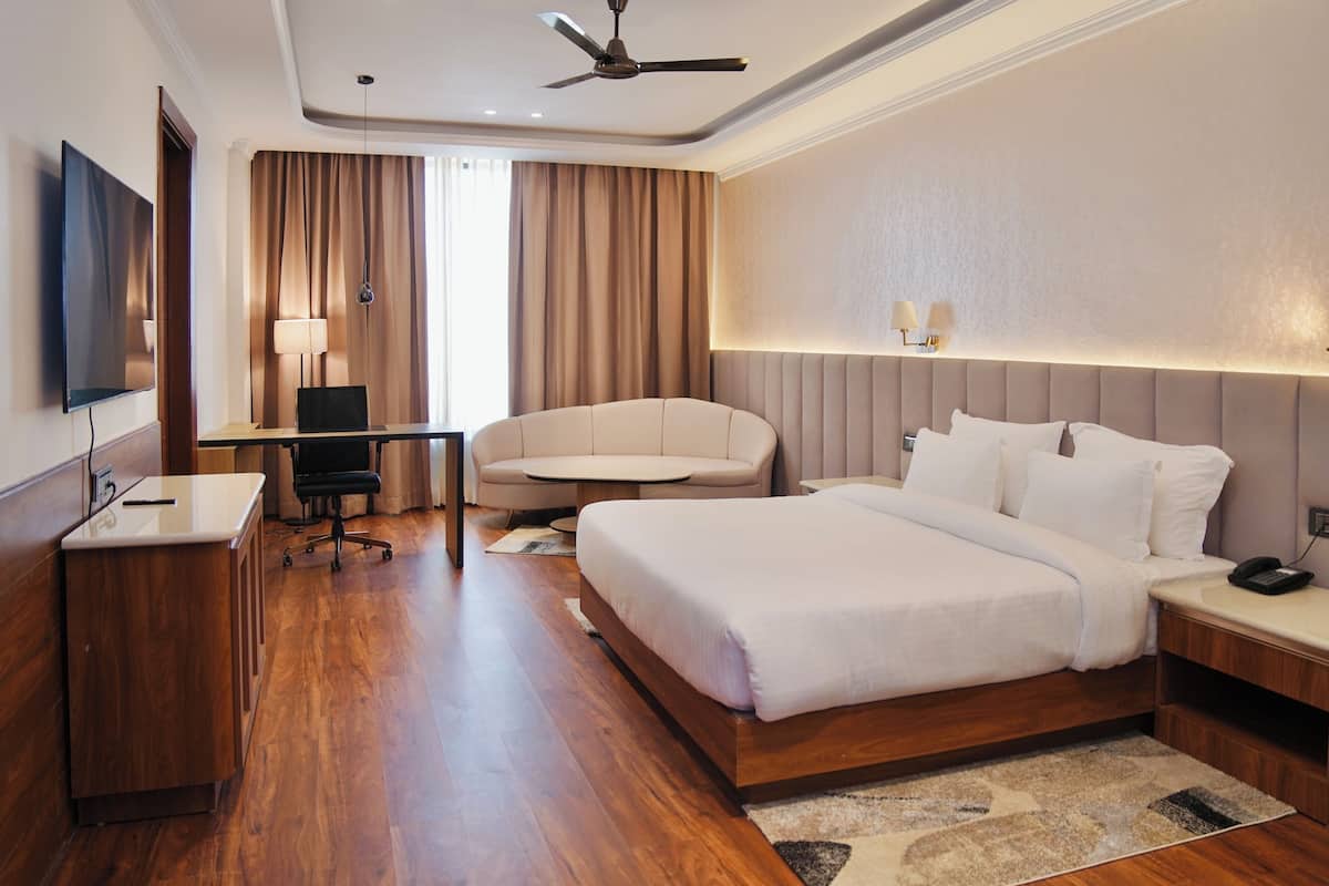 Premium Room | In-room safe, desk, laptop workspace, iron/ironing board (on request)