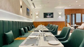 Restaurant - Le OVAL Hotel & Resorts (Dehradun)