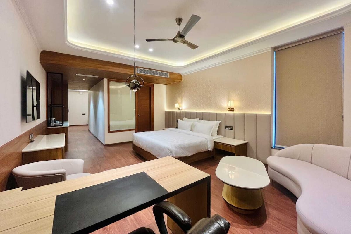 Suíte | Cofres nos quartos, escrivaninha, espaço de trabalho para notebook