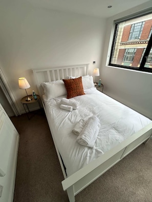 1 bedroom, iron/ironing board, WiFi, bed sheets - The Elden - No. 12 - Fairway Hosting (Greater London)