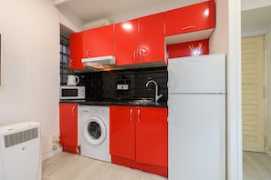 Private kitchen - Cosy 1-bedroom flat in the centre of Madrid Tempory PEL300I (Madrid)